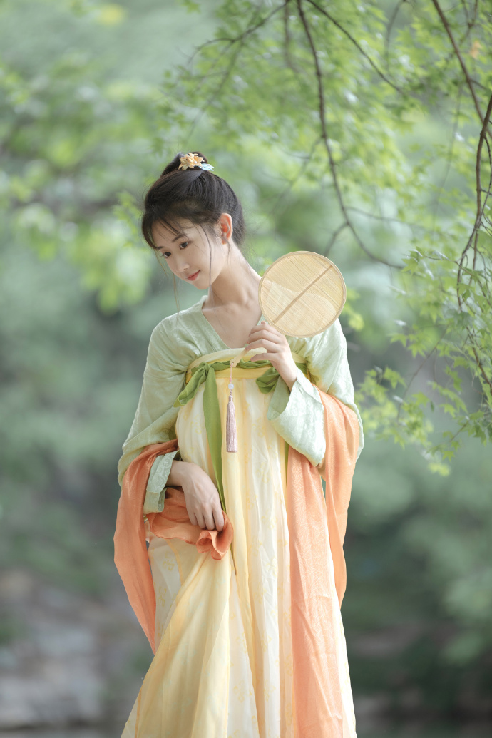 药屋少女的呢喃 封面